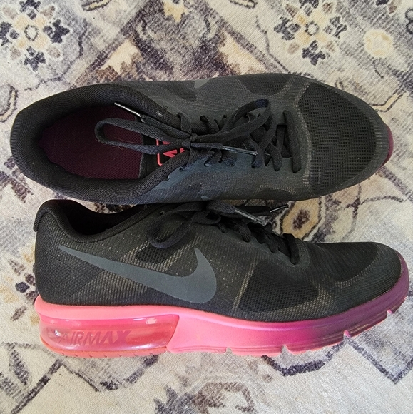 Nike Airmax women's size US 7.5 - Picture 1 of 3